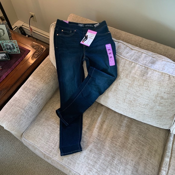 🔥NeW🔥 Signature by Levi Strauss & Co Totally Shaping Pull-On Skinny Jeans Sz 6 - Picture 7 of 9
